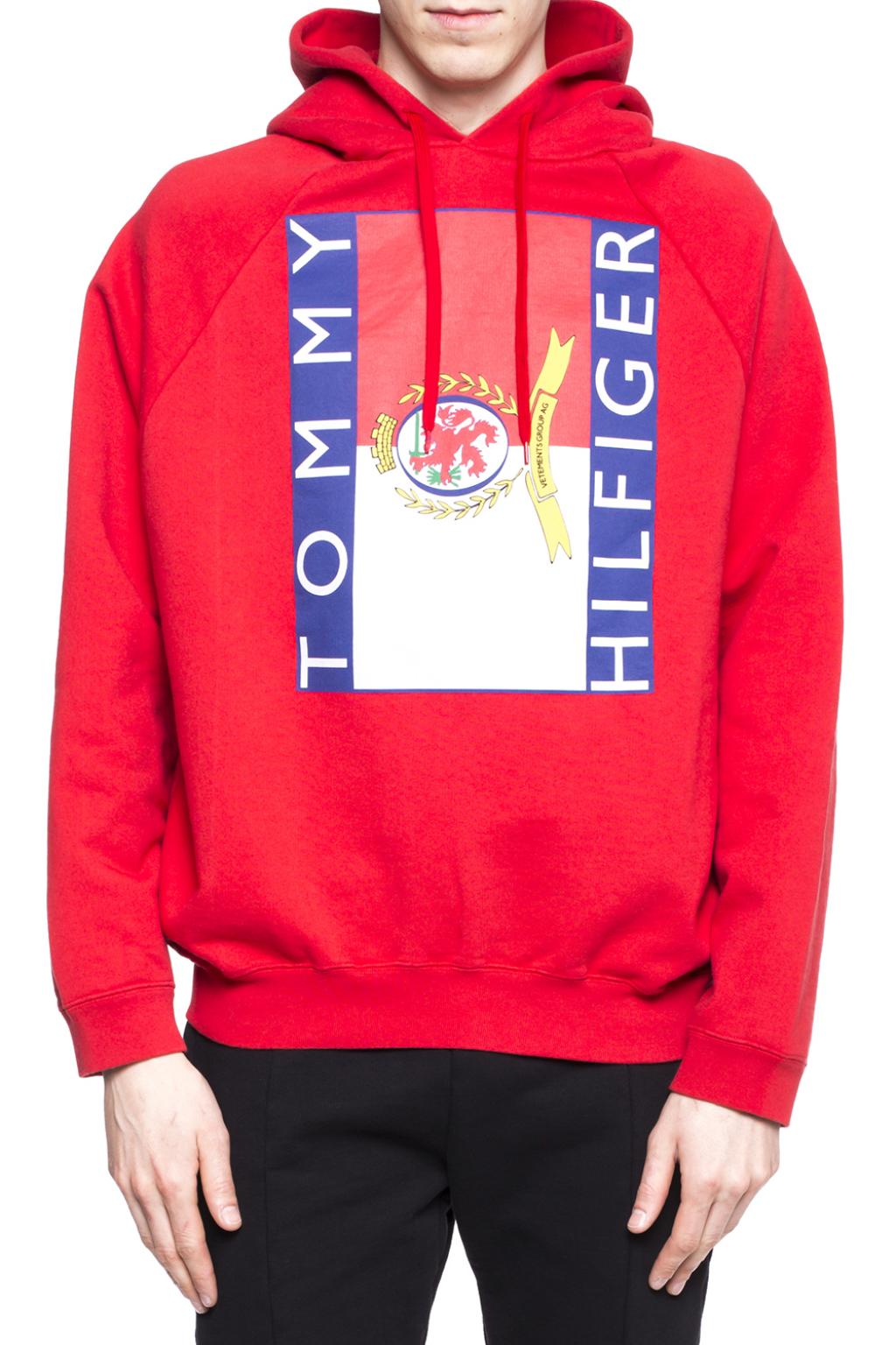 得価再入荷 VETEMENTS 'TOMMY HILFIGER' LOGO PRINTの通販 by TRIPLE